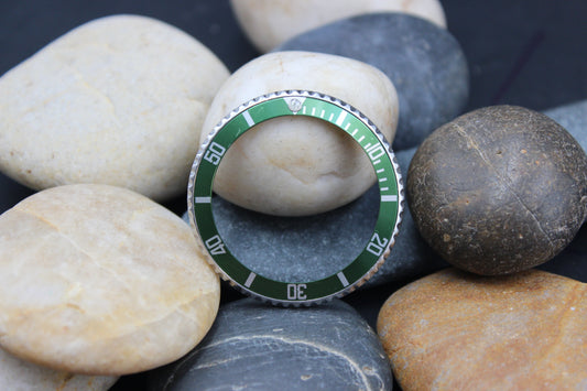 ROLEX SUBMARINER 16610LV 50TH ANNIVERSARY GENUINE KERMIT COMPLETE BEZEL